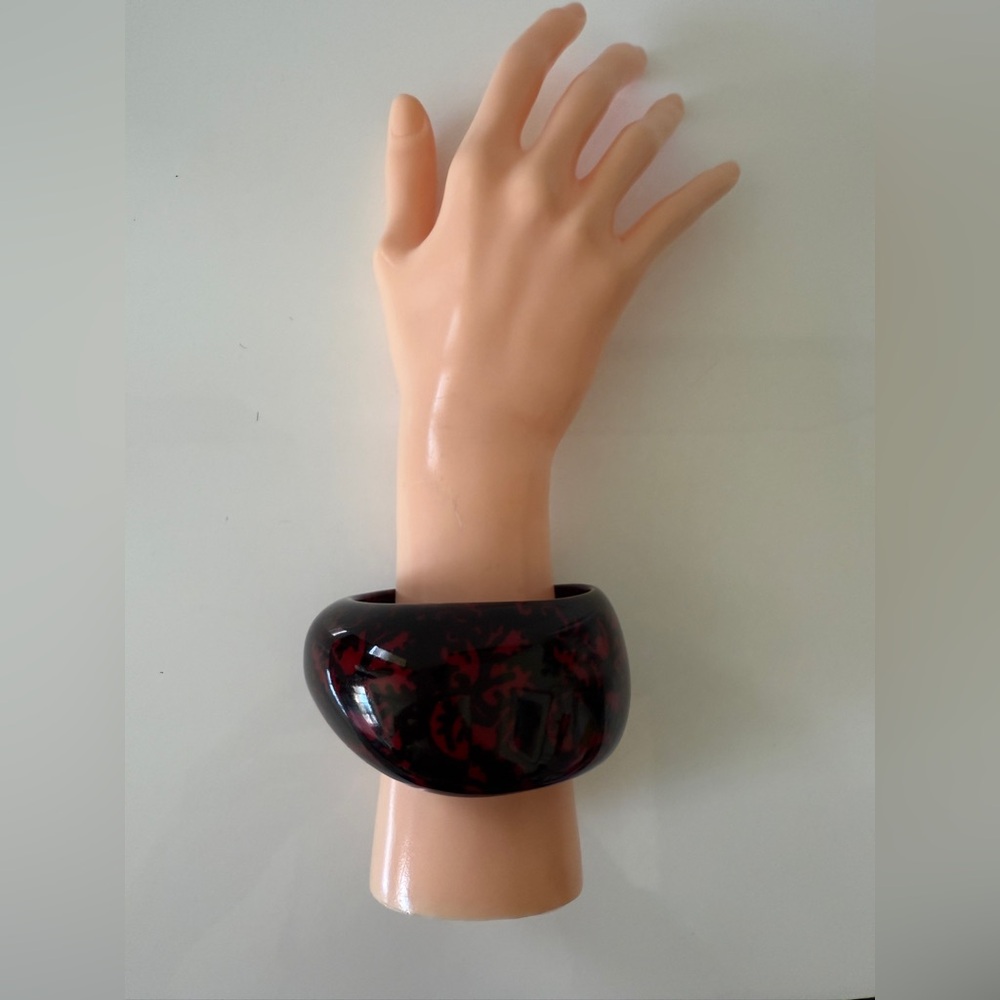 ANGELA CAPUTI Tapered Resin Bracelet Bangle Red/Black